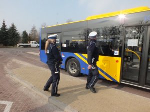 Policjanci apelują o przestrzeganie obostrzeń w związku z zagrożeniem epidemicznym