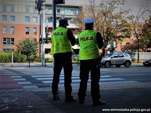 Za kilka dni zabrzmi pierwszy dzwonek. Warto już teraz pokazać pociechom bezpieczną drogę do szkoły