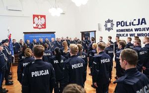 Nowi dolnośląscy policjanci wypowiedzieli słowa roty ślubowania