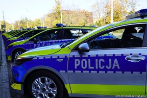 Kolejny nowy radiowóz z napędem hybrydowym dla głogowskiej policji