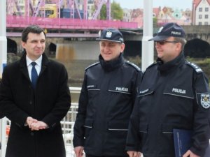 Zastępca Komendanta Wojewódzkiego Policji we Wrocławiu wraz z głogowskim Komendantem Policji oraz Prezydentem Głogowa