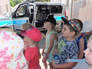 Dni otwarte u głogowskich policjantów - przedszkolaki w trakcie spotkania