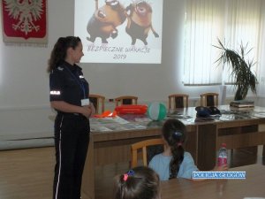 Dni otwarte u głogowskich policjantów - policjantka mówi o bezpiecznych wakacjach