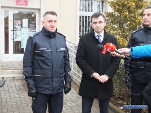 Komendant Powiatowy Policji w Głogowie i Pezydent Głogowa w trakcie uroczystości