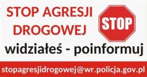 Baner ze znakiem stop i napisem o treści: Stop agresji drogowej. Widziałeś poinformuj. Poniżej agdres skrzynki mailowej.