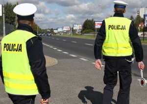 Policjanci ruchu drogowego w trakcie działań na ulicy