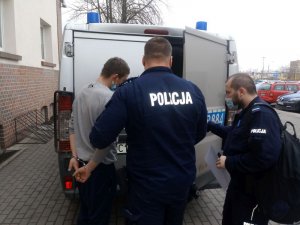 Policjanci zatrzymali włamywacza