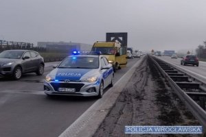 BEZPIECZEŃSTWO JEST NAJWAŻNIEJSZE. JAK ZADBAĆ O NIE PODCZAS PODRÓŻY AUTOSTRADĄ?