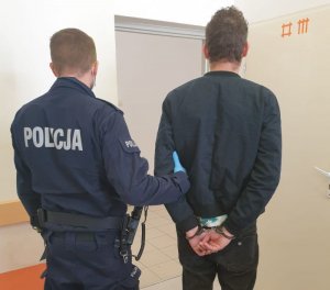 Policjanci odzyskali skradziony samochód i zatrzymali sprawcę